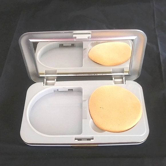 Mary Kay Silver Foundation Compact for bronzer blush - Picture 1 of 5